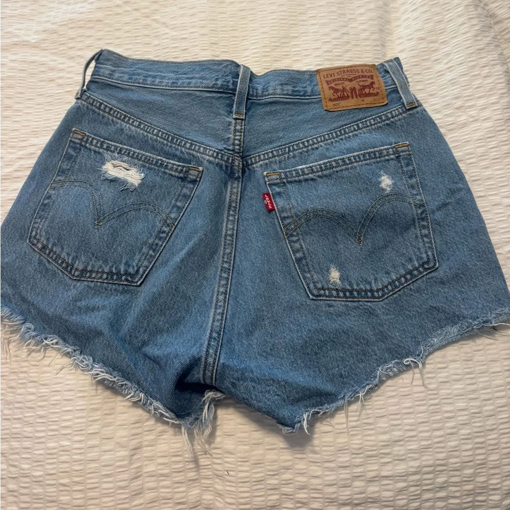 Levi’s distressed denim shorts - Size 27